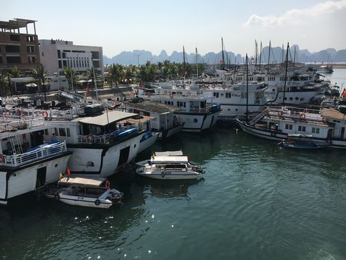 ハロン湾のトゥアンチャウ港の船乗り場