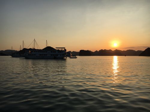 ハロン湾の夕日